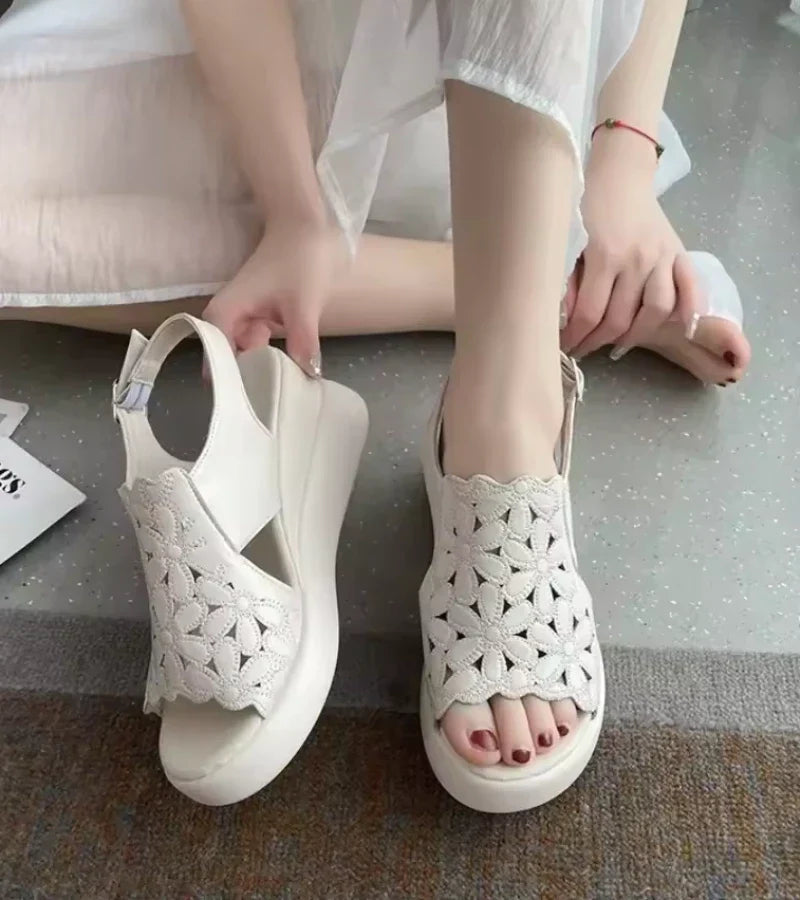 Fiorella™ | Ergonomic Wedge Sandals with Floral Embroidery